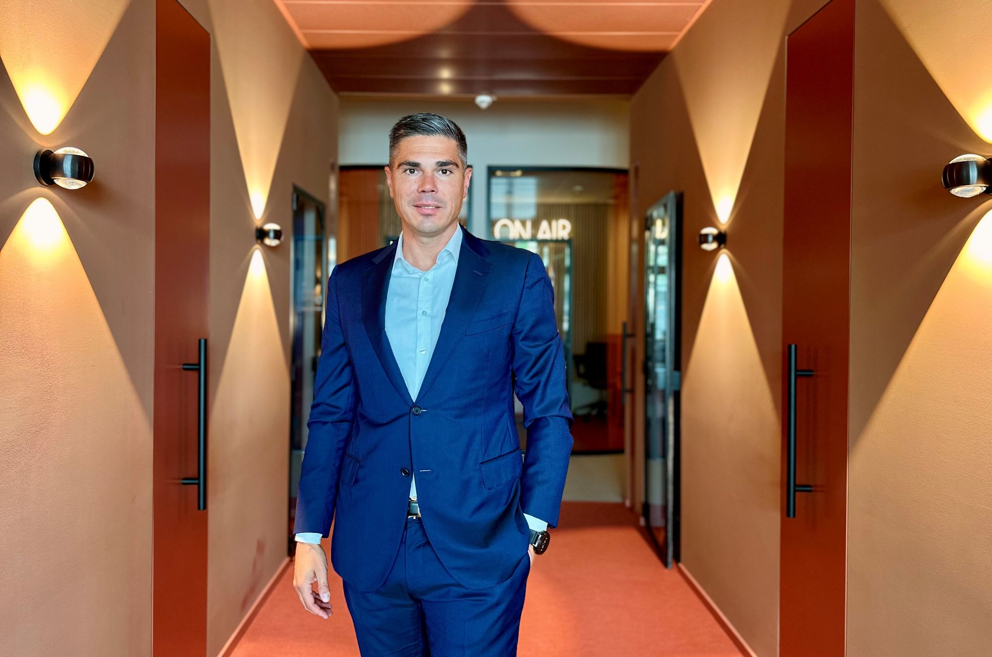 Julian Nasiri erweitert Führungsteam