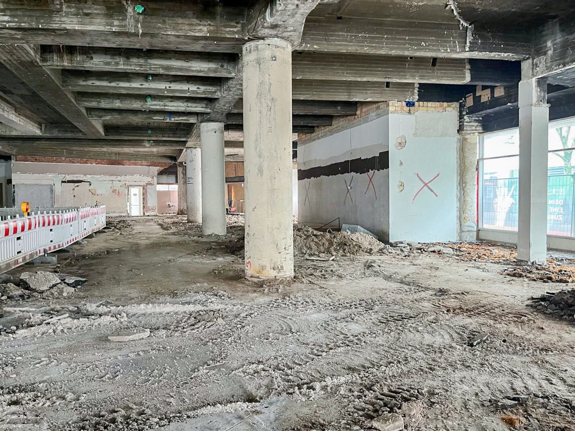 Start der Rohbauarbeiten am ehemaligen Kaufhof in der Kämmerer Straße