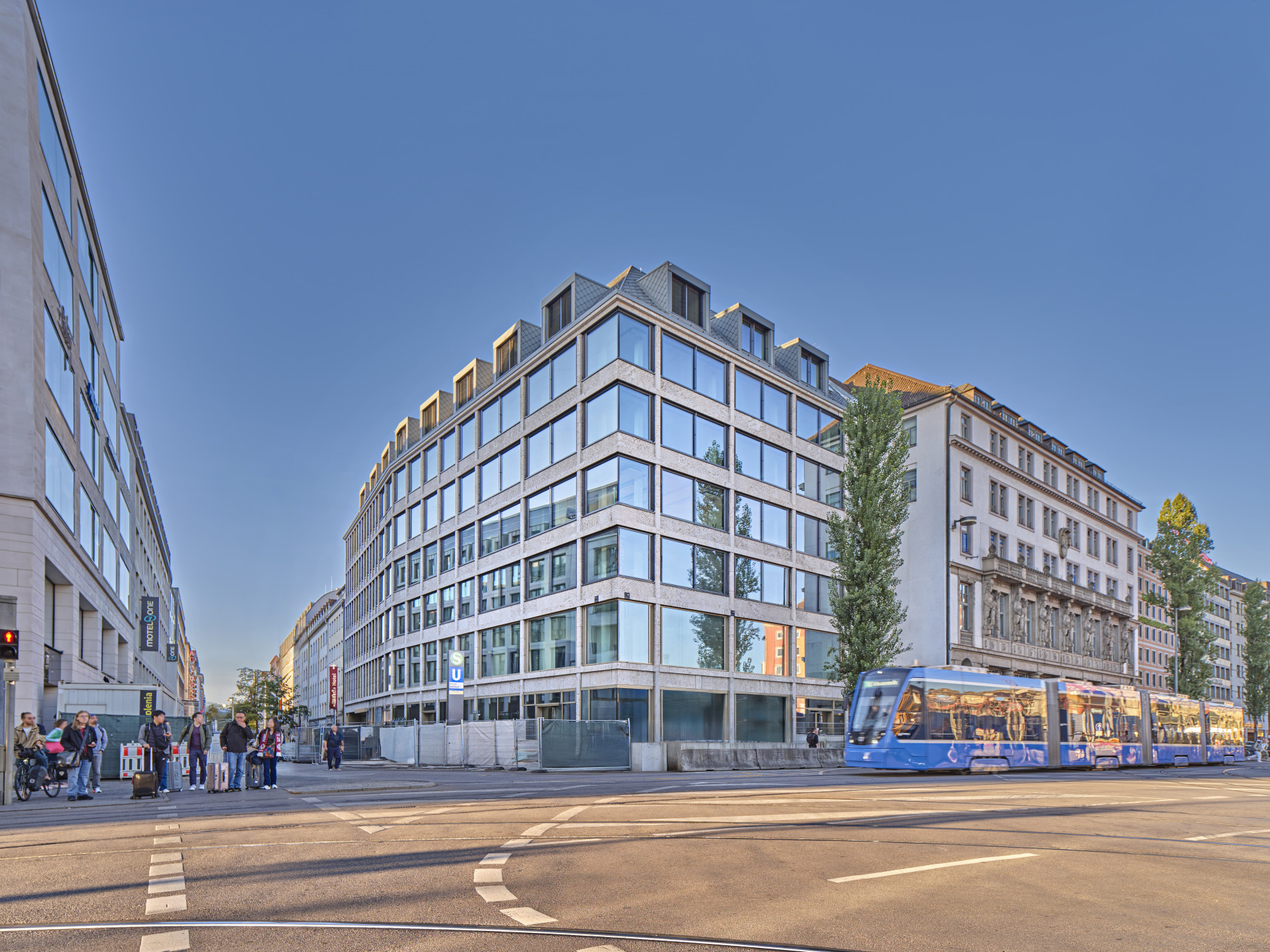 B.munich am Hauptbahnhof München fristgerecht fertiggestellt und an Konzern Versicherungskammer übergeben